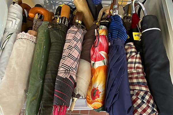 万能屋店頭のお買い得軽量折り畳み傘